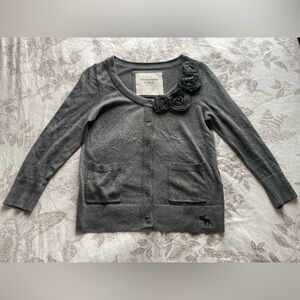 Abercrombie Y2K Gray Floral Appliqué Button Front Cardigan Medium Preppy Nylon
